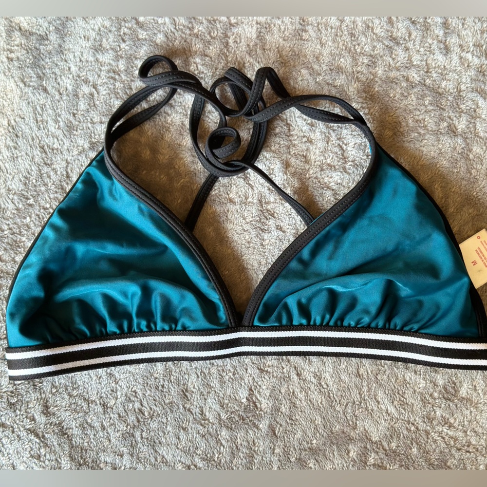 Xhilaration Cute size M bathing suite top gently used without tags